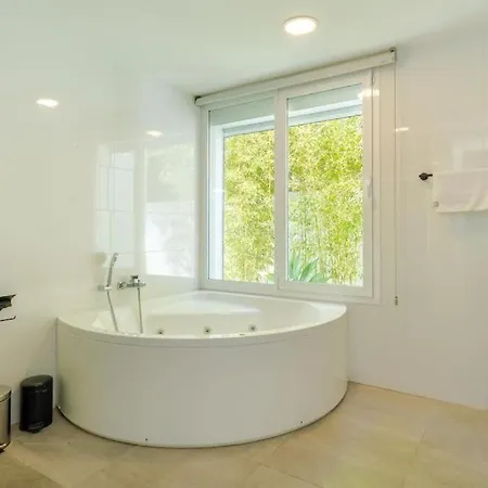 Amazing With Private Pool Apartment *