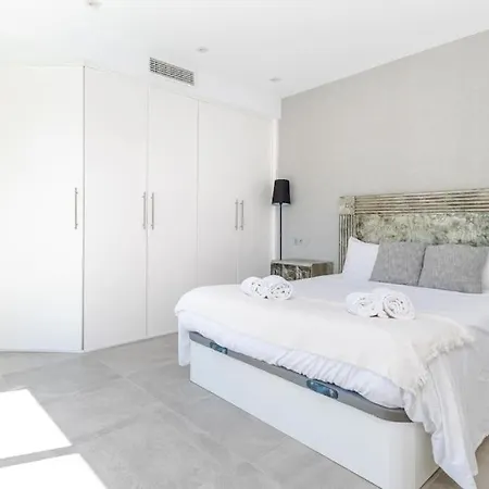 Amazing With Private Pool Apartment *