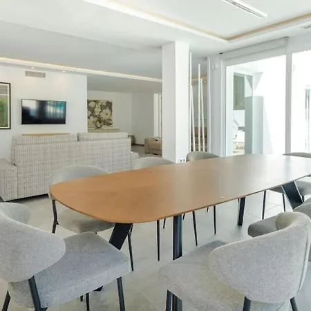 Amazing With Private Pool Apartment