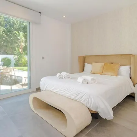 Amazing With Private Pool